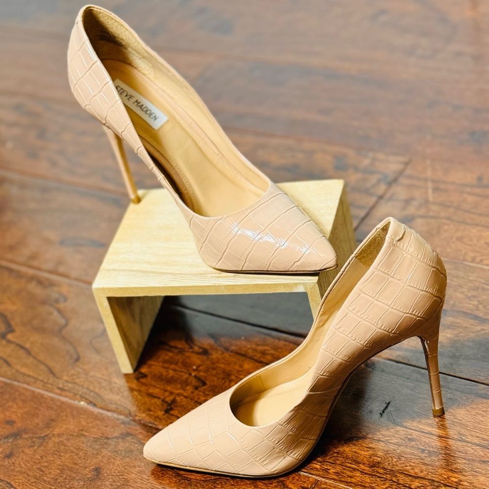 Steve Madden Crocodile Daisie Pumps